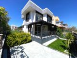 Denize 400 Metre Tek Müstakil Bahçeli Satılık 3+1 Villa